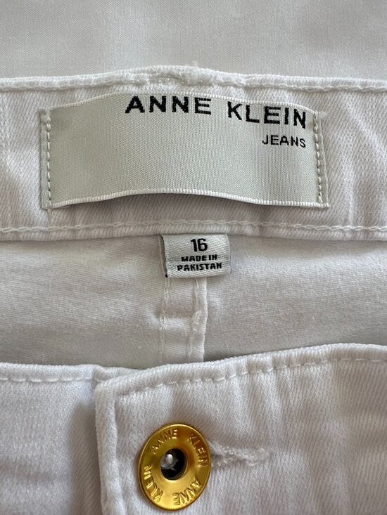 NWT Anne Klein Size 16 White Mid Rise Straight Leg Jeans Stretch - Picture 3 of 13
